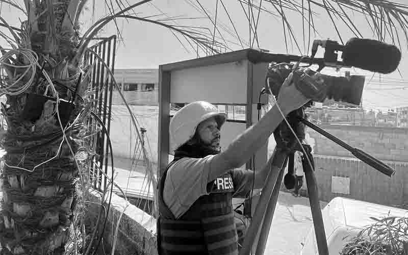 ইসরায়েলি হামলায় চার সাংবাদিকসহ নিহত ১৫