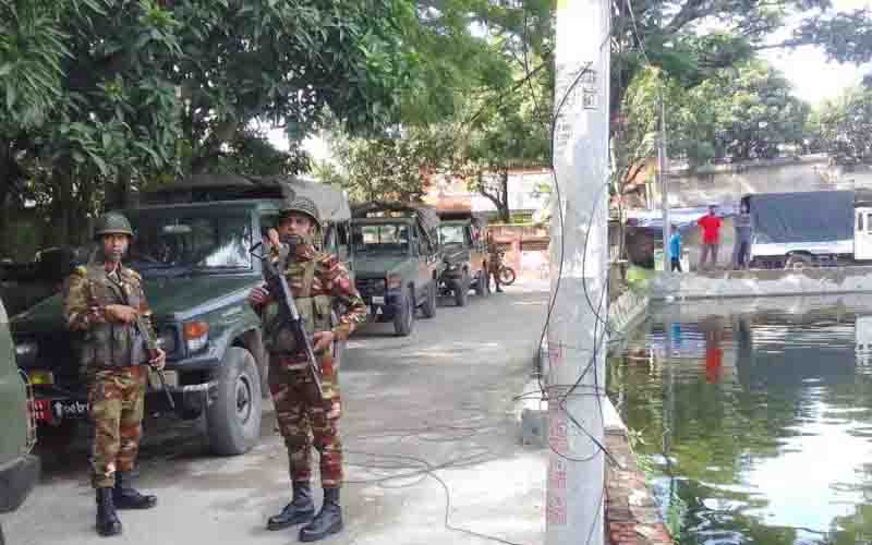 কোচিং সেন্টারে যৌথবাহিনীর অভিযান