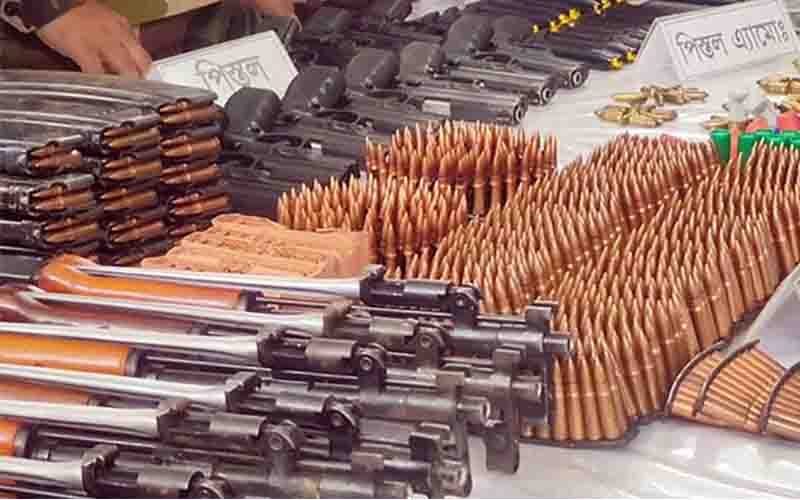 লুট হওয়া অস্ত্র : নিরাপত্তায় দীর্ঘমেয়াদি শঙ্কা
