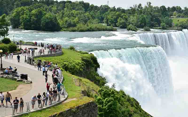 আমেরিকা থেকে কানাডা: টরেন্টোর শান্তি, নায়াগ্রার গর্জন আর ম্যানহাটনের স্বপ্ন