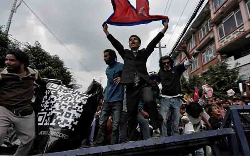 নেপালে বিক্ষোভে ১৯ জন নিহত, প্রধানমন্ত্রীর পদত্যাগ