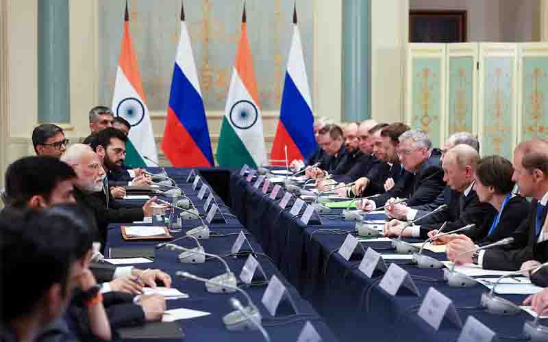 ভারত ও রাশিয়া সম্পর্ক আছে এবং থাকবে : মোদি ভারত রাশিয়া সম্পর্কিত বৈঠকে নরেন্দ্র মোদি এবং ভ্লাদিমির পুতিন।