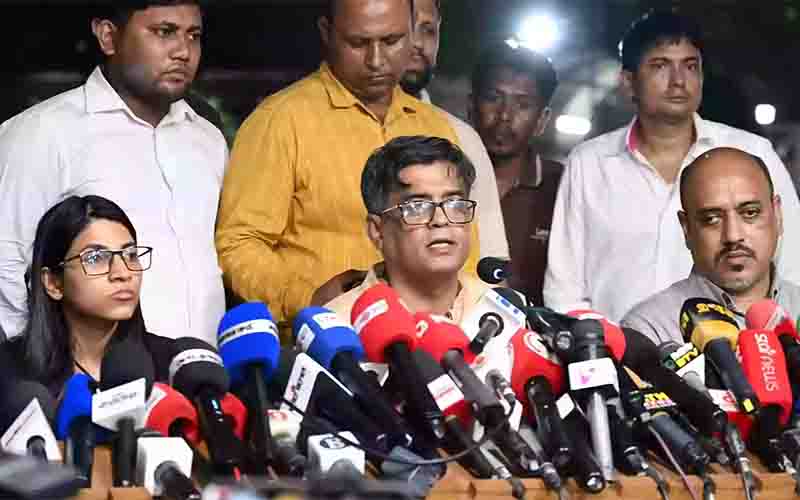 জাতীয় নির্বাচনে বিদেশি হস্তক্ষেপের সুযোগ নাই : প্রধান উপদেষ্টা জাতীয় নির্বাচনে বিদেশি হস্তক্ষেপের সুযোগ থাকবে না বলে জানান প্রধান উপদেষ্টার প্রেস সচিব। সেই সংবাদ সম্মেলনের ছবি।