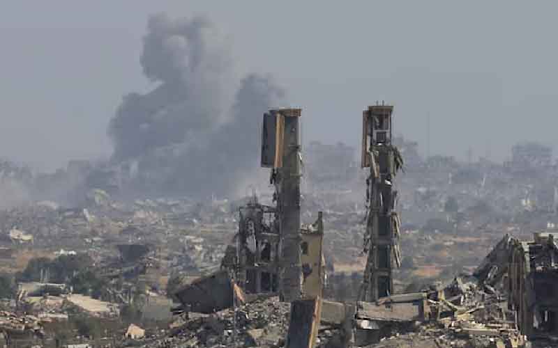 গাজায় ইসরায়েলের হামলায় কমপক্ষে নিহত ৭০ ফিলিস্তিনে হামলা চালিয়ে যাচ্ছে দখলদার ইসরায়েল। ছবি: রয়টার্স