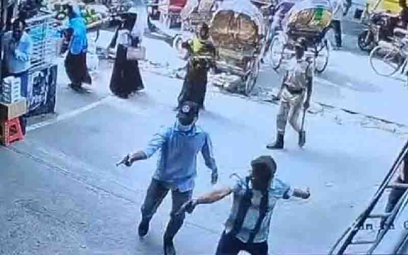 পুরান ঢাকায় প্রকাশ্যে গুলিতে নিহত ১