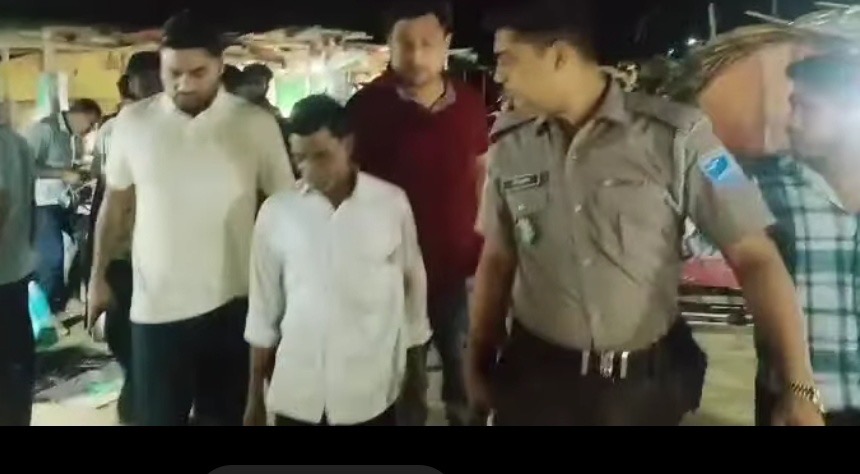 মিছিলের পর স্বেচ্ছাসেবক দলের নেতাকর্মীরা যুবলীগের দুইজনকে আটক করে পুলিশে দেয়