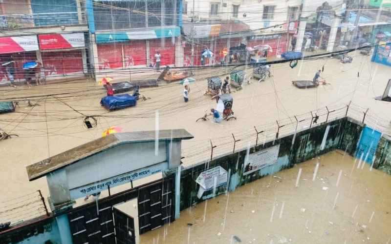টানা বৃষ্টিতে আবারও ডুবলো চট্টগ্রাম