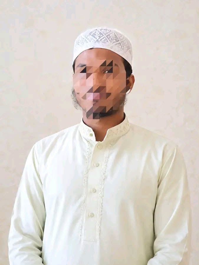চকরিয়ায় টাকা চুরির অভিযোগে মাদ্রাসা শিক্ষার্থীকে অবরুদ্ধ করে মারধর ও চুল কেটে দিলেন শিক্ষক !