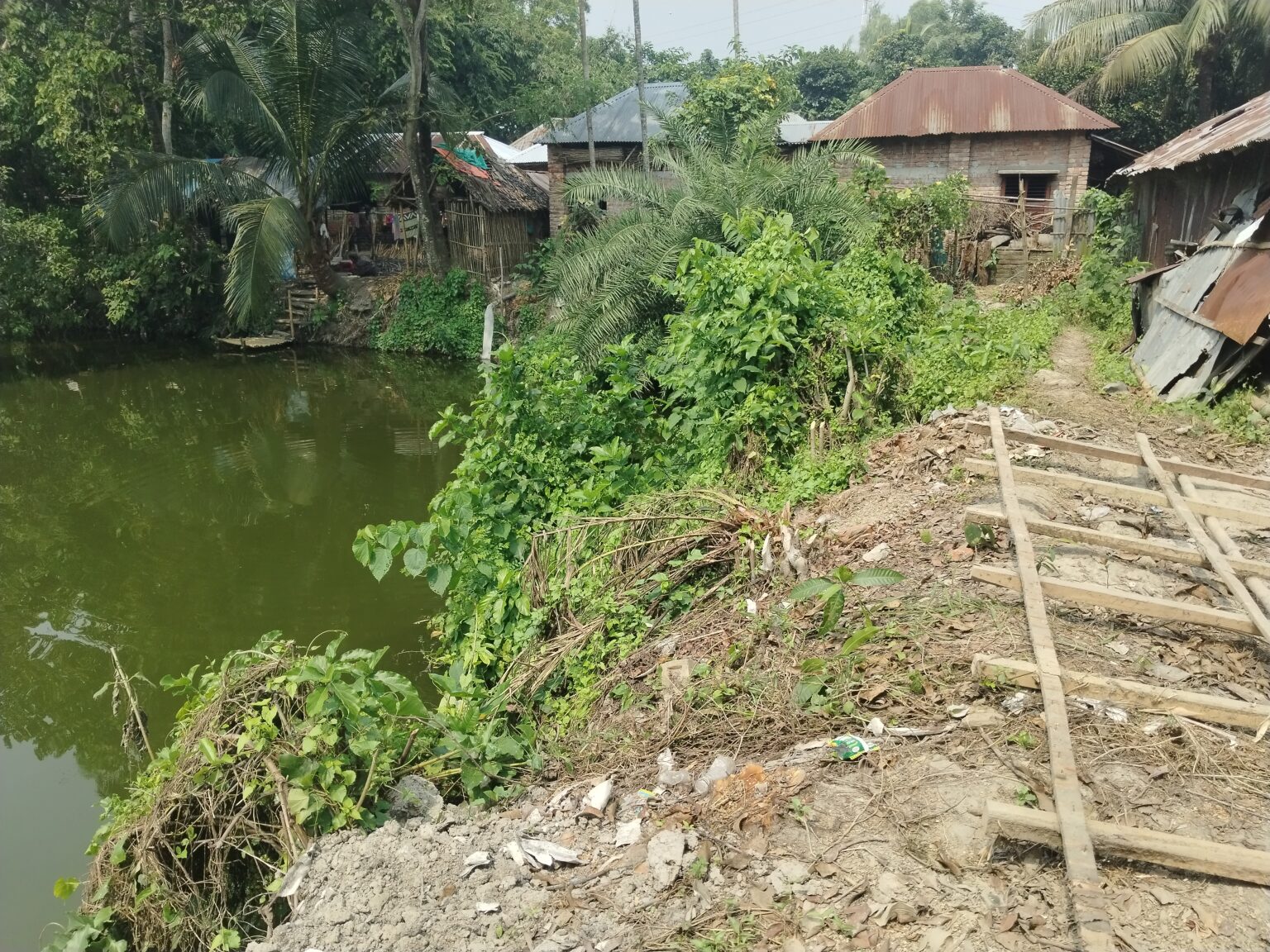 মান্দায় মাদ্রাসা মাঠ সংস্কারের প্রশাসনের সুদৃষ্টি কামনা করেন শিক্ষক ও শিক্ষার্থীরা